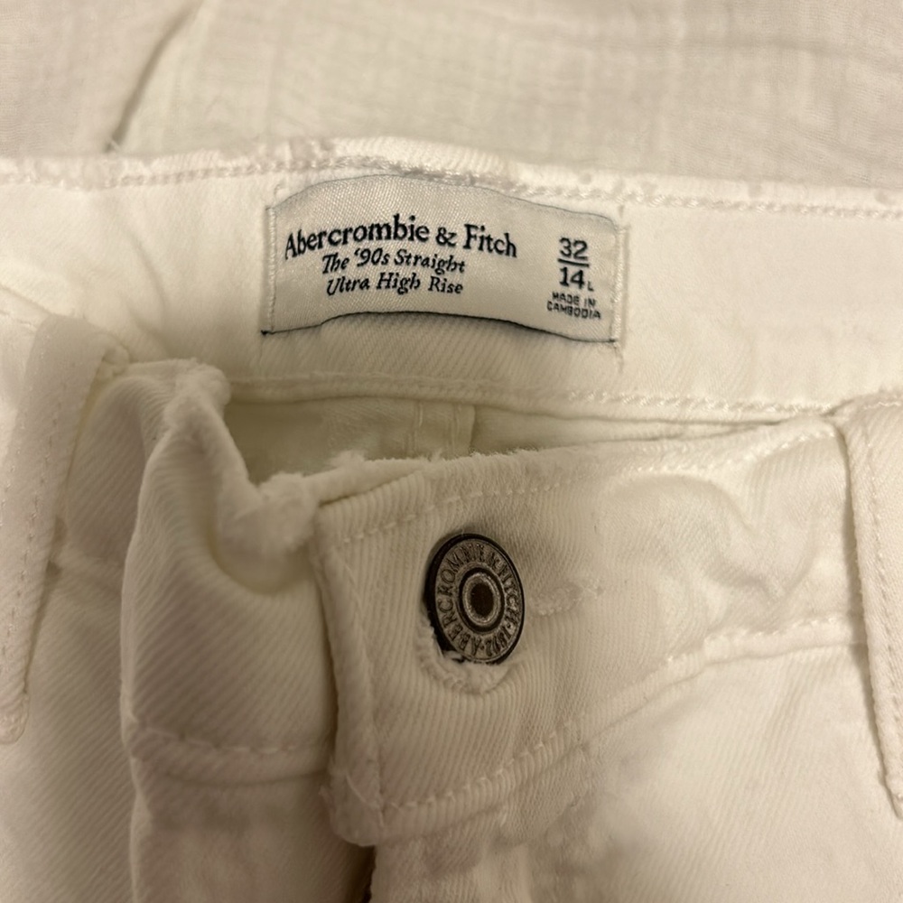 NWT Abercrombie 90’s Straight Ultra High Rise Jeans - Size 14L/32L - Picture 7 of 7